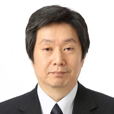 A person in a suit Description automatically generated with medium confidence